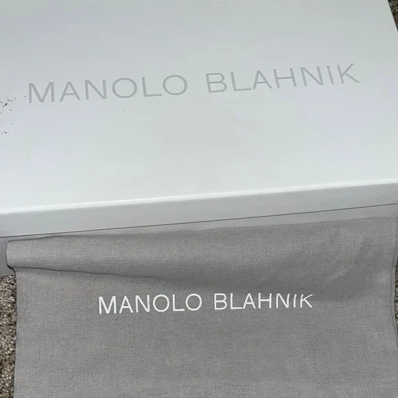 Manolo Blahnik Hangisi Satin Bridal Pumps 90 with Blue Crystal Buckles 35.5 - Picture 15 of 15